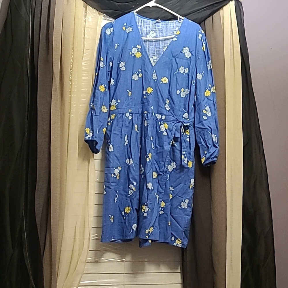Old Navy Pre-loved Navy and White flower print dress. - Picture 4 of 7